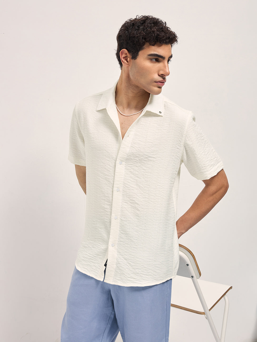 White Crinkled Textured Regular Fit Half-Sleeve Casual Shirt by The Bear House