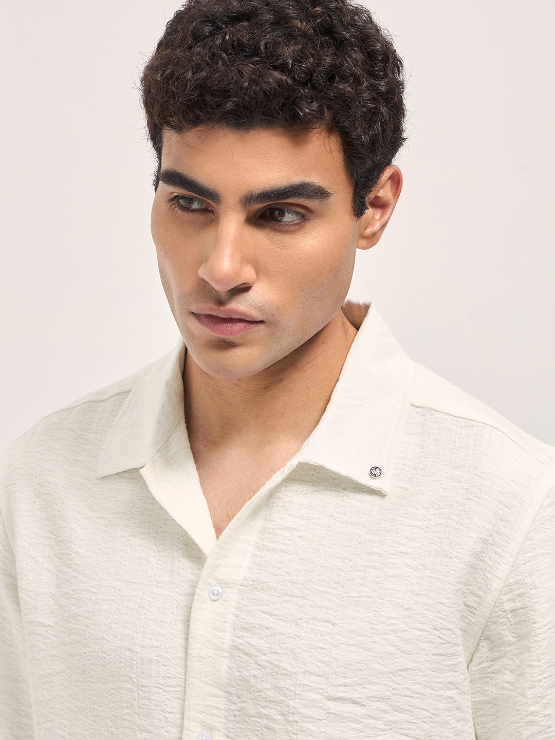 White Crinkled Textured Regular Fit Half-Sleeve Casual Shirt by The Bear House