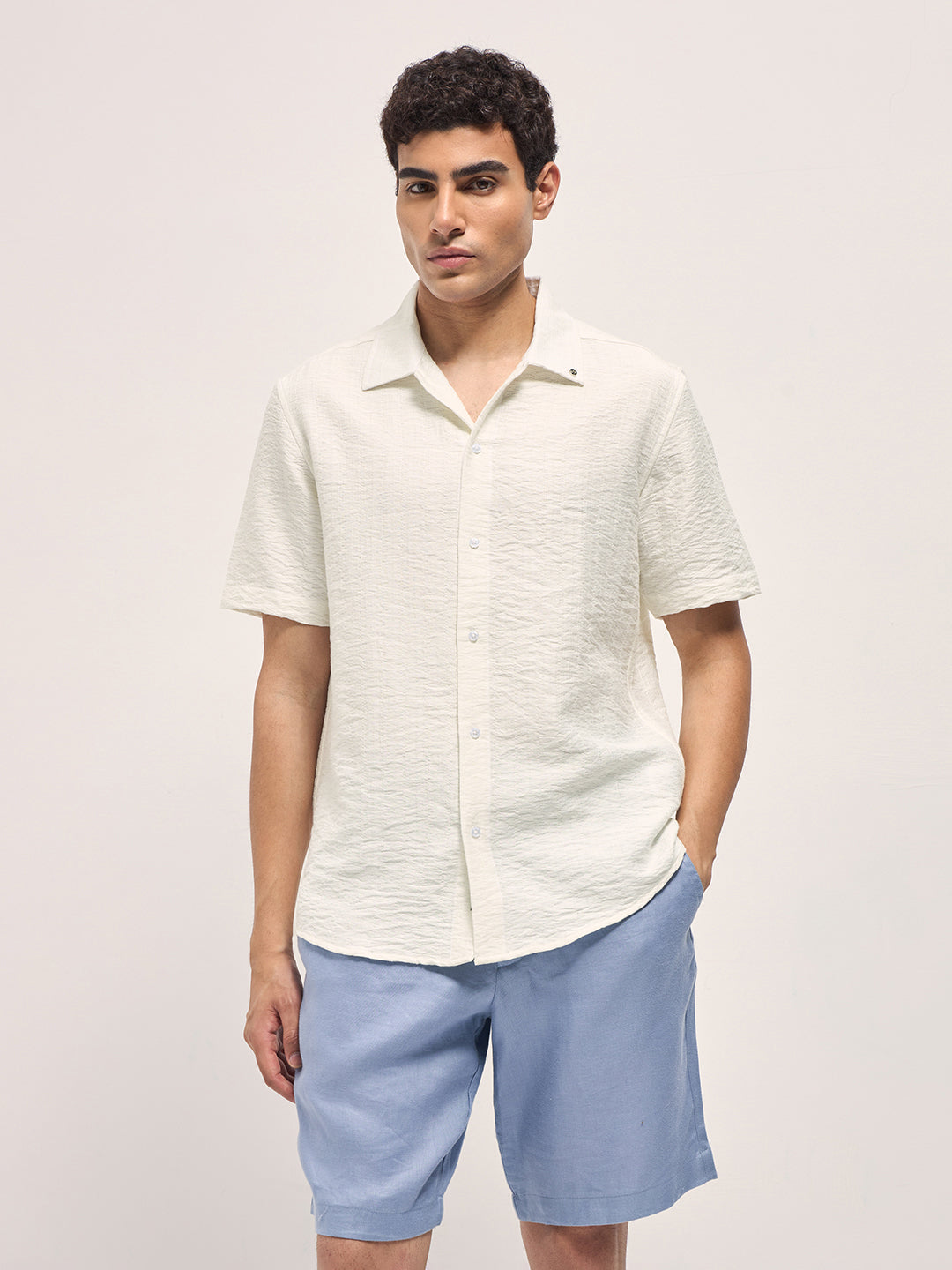White Crinkled Textured Regular Fit Half-Sleeve Casual Shirt by The Bear House