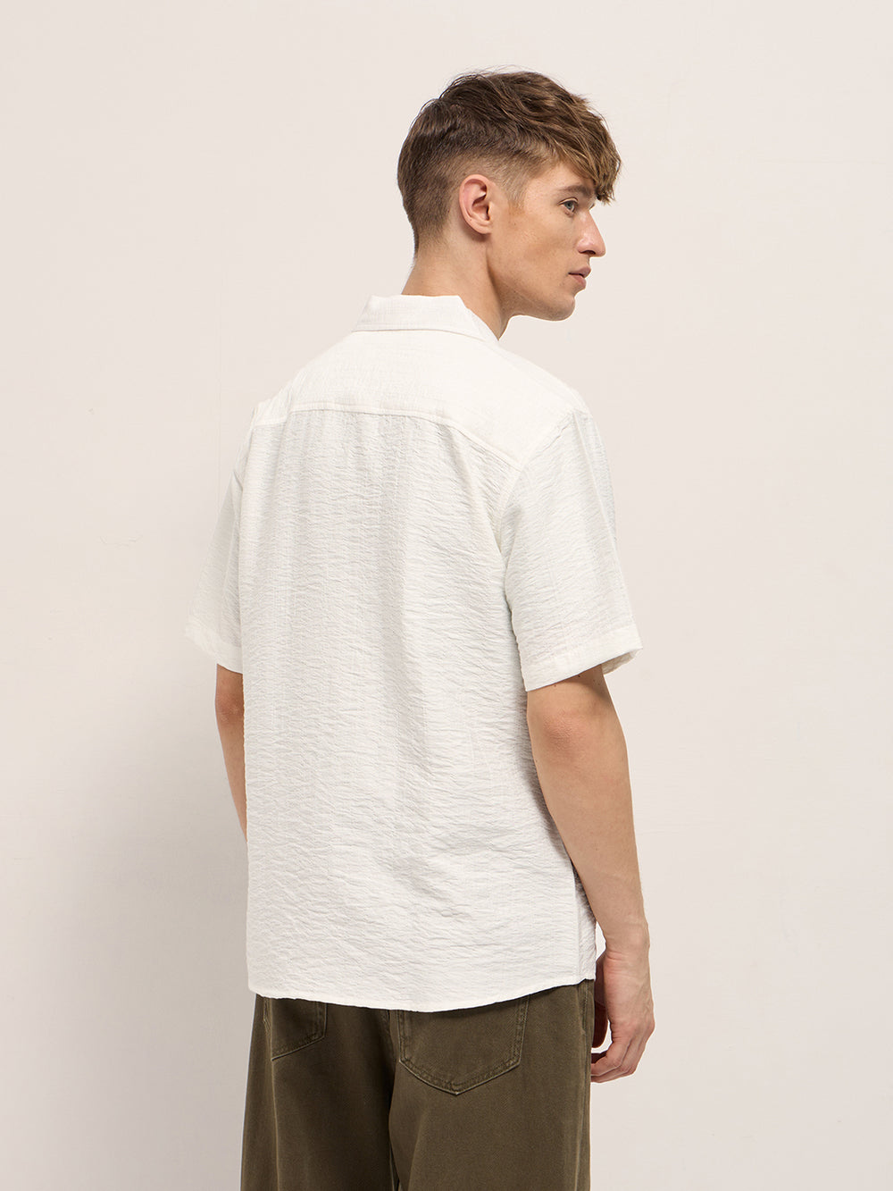 White Crinkled Textured Regular Fit Half-Sleeve Casual Shirt by The Bear House