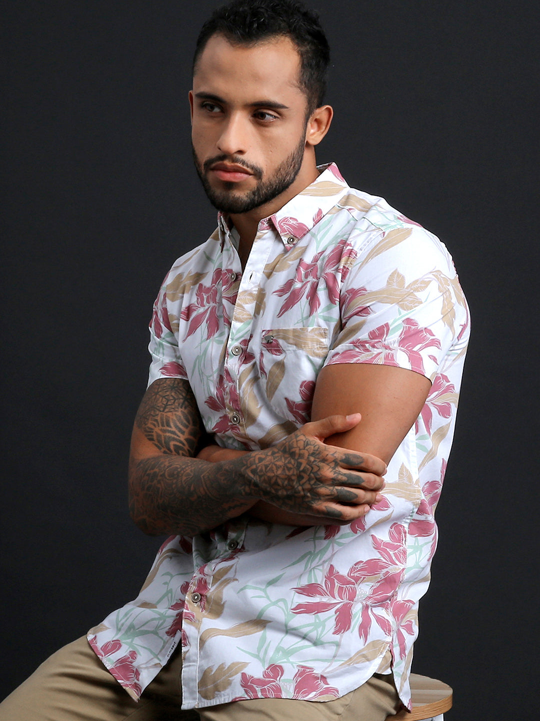 MEN SLIM PRINTED HAWAIIAN RESORT SHORT SLEEVES SHIRT by The Bear House